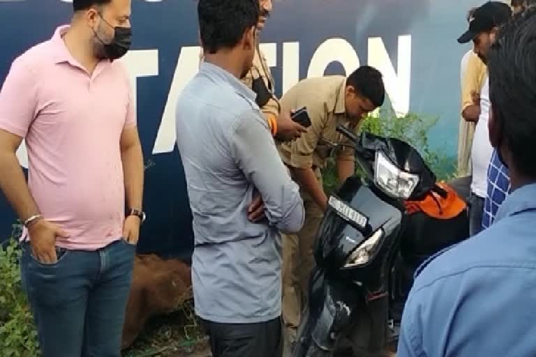 Scooty rider shot by miscreants in broad daylight in Noida