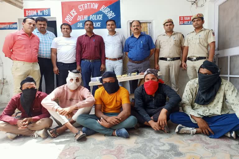 Burari police busted MPs thieves arrested five accused including jewelery and cash