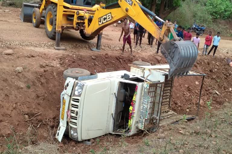 Over turned Pickup Van : ୩୦ରୁ ଅଧିକ ଆହତ