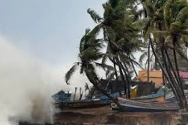 അസാനി ചുഴലിക്കാറ്റ്  അസാനി വിശാഖപട്ടണം തീരം തൊടാന്‍ സാധ്യത  ഒഡീഷയില്‍ ശക്തമായ മഴ  Cyclone Asani  landfall near Kakinada-Visakhapatnam