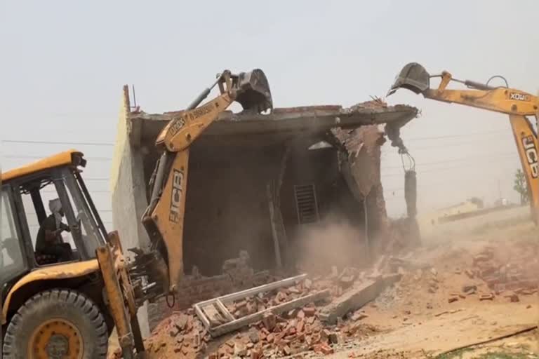 Bulldozer demolished illegal colonies in Farukh Nagar