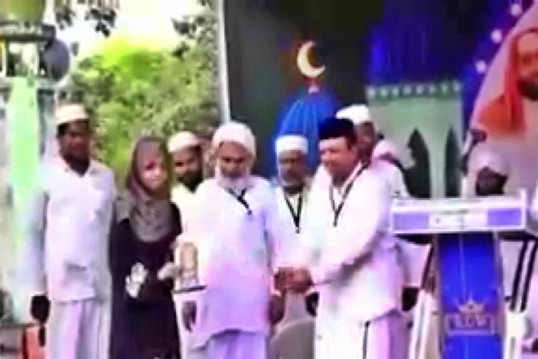 Kerala Muslim scholar angry on event organisers for inviting girl on stage