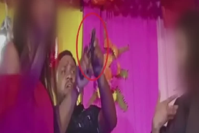 Bihar outlaw brandishes pistol while shaking a leg with bar dancers in Nalanda district