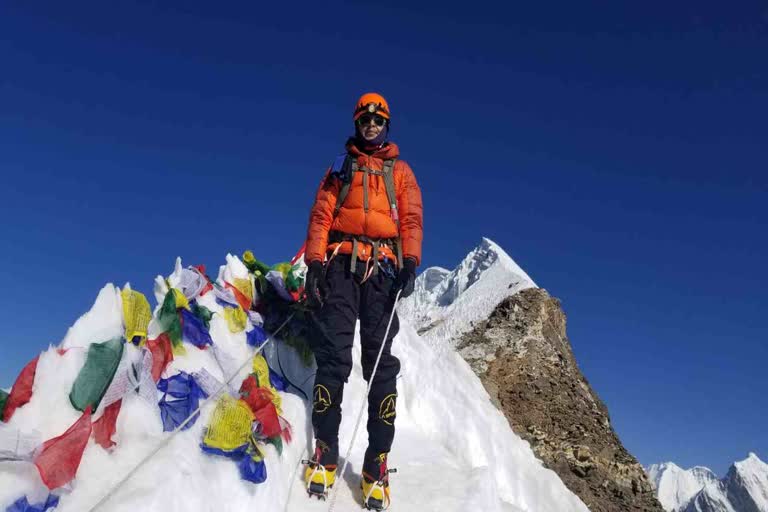 Assam origin Hedayet Ali climbs mount everest