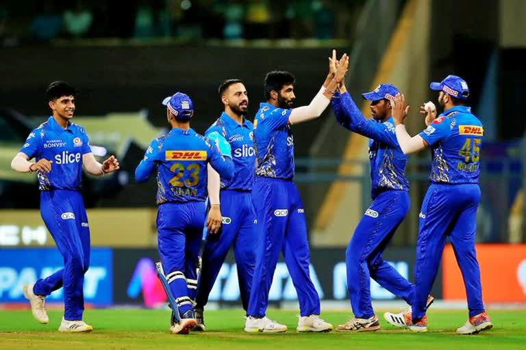 Chennai Super Kings vs Mumbai Indians  IPL 2022  CSK Vs MI Live Score  Chennai Super Kings  Mumbai Indians  आईपीएल 2022  वानखेड़े स्टेडियम  मुंबई इंडियंस  कप्तान रोहित शर्मा  चेन्नई सुपर किंग्स  इंडियन प्रीमियर लीग 2022