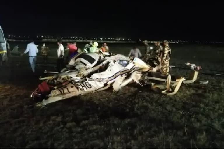 Chhattisgarh: Chopper crashes at Raipur airport  two pilots killed  Chhattisgarh government helicopter crash  ഛത്തീസ് ഗഡിലെ ഹെലിക്കോപ്‌റ്റര്‍ അപകടം  റായ്‌പൂര്‍ സ്വാമി വിവേകാനന്ദ വിമാനത്താവളത്തില്‍ നടന്ന ഹെലികോപ്റ്റര്‍ അപകടം  ഹെലികോപ്റ്റ് രാത്രികാല പരിശീലന പറക്കലിനിടെ നടന്ന അപകടം