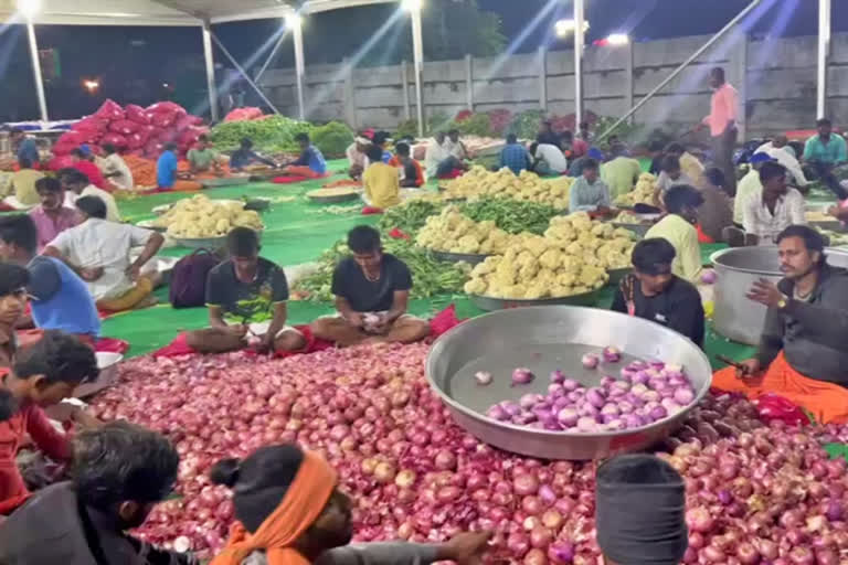 people participate in Janata Jaladhare Conference at Bengaluru, Janata Jaladhare Conference news, food arranged for People in Janata Jaladhare Conference, ಬೆಂಗಳೂರಿನಲ್ಲಿ ಜನತಾ ಜಲಧಾರೆ ಸಮಾವೇಶದಲ್ಲಿ ಜನ ಭಾಗಿ, ಜನತಾ ಜಲಧಾರೆ ಸಮಾವೇಶ ಸುದ್ದಿ, ಜನತಾ ಜಲಧಾರೆ ಸಮಾವೇಶದಲ್ಲಿ ಜನರಿಗೆ ಊಟದ ವ್ಯವಸ್ಥೆ,