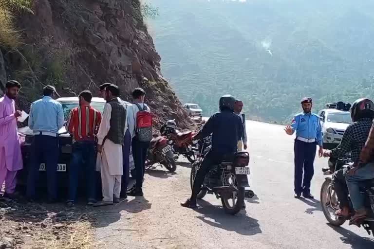 Traffic Rules Violators Fined in mandi, Poonch