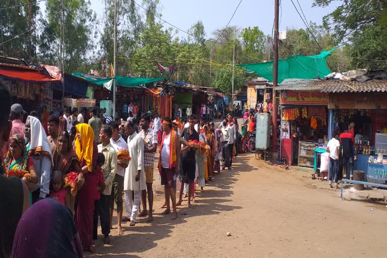 devotees-gathered-in-temple-of-maa-chinnamastika-temple-in-ramgarh