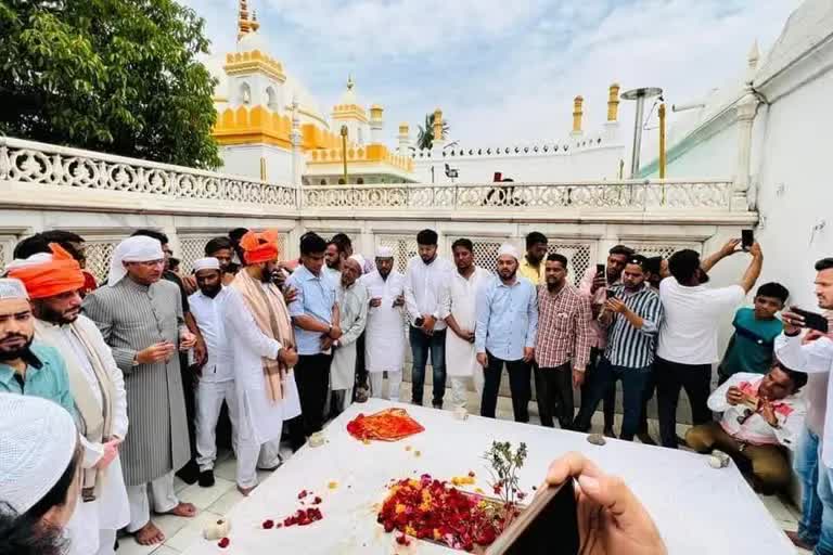 owaisi on aurangzeb tomb