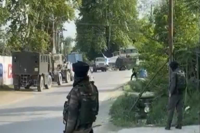 Caso in dagapora anantnag, police and security forces on a job