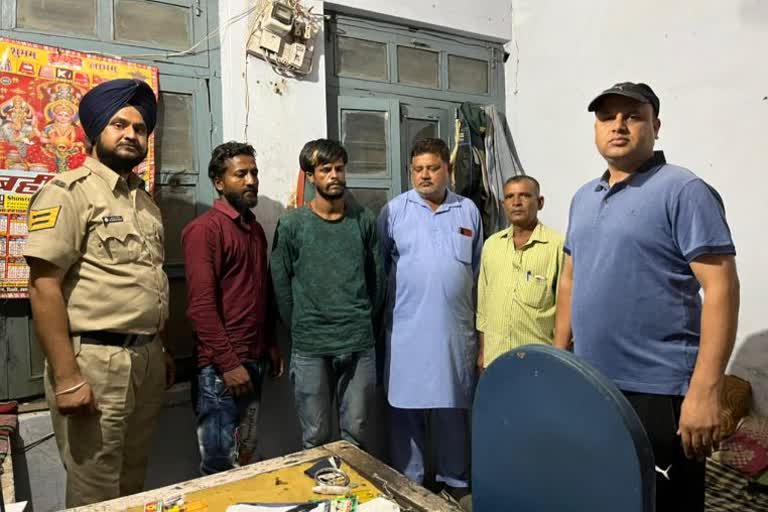 Police arrested two accused intoxicating capsules in Bahral