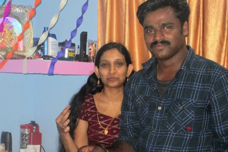 kottayam husband kills wife following suspicion  kottam ayarkunnam husband kills wife following suspicion  അയർക്കുന്നത്ത് ദമ്പതികളുടെ മരണം സംശയരോഗമെന്ന് സൂചന  അയർക്കുന്നം ഭാര്യയെ കൊലപ്പെടുത്തി ഭർത്താവ് തൂങ്ങിമരിച്ചു  samshayarogam ayarkunnam couple death