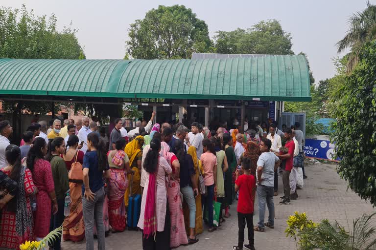 Passengers fearless of fear of Corona in Haridwar