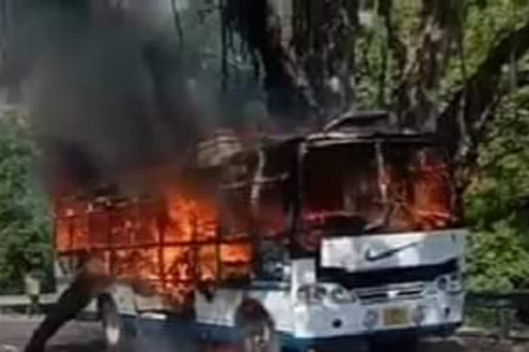 bus caught fire in Katra