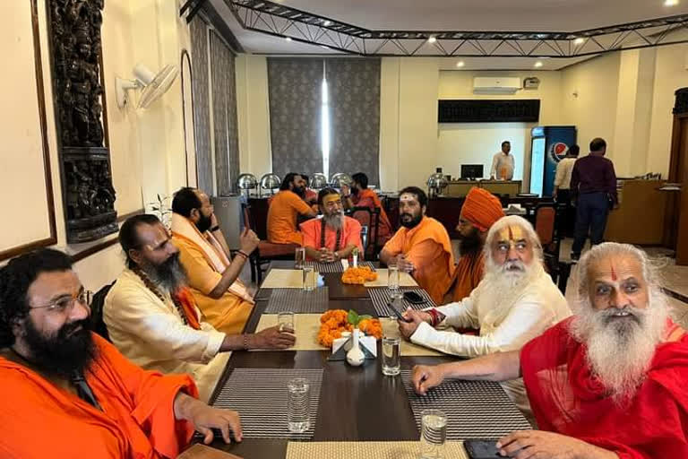 sadhu-saints-held-a-meeting-at-hotel-classic-residency-in-haridwar