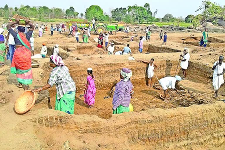 ఉపాధి హామీ పనుల వేతనదారుల చెల్లింపులకు కేంద్రం నిధులు విడుదల