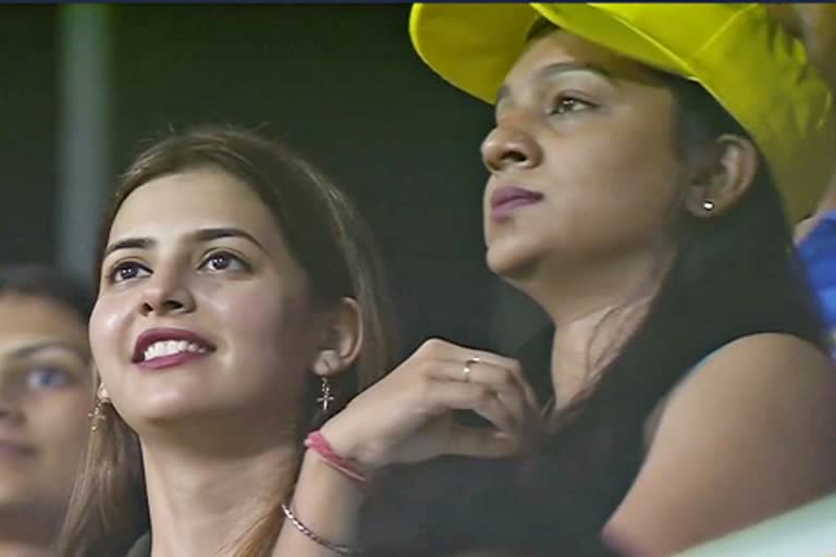 Ipl 2022 Mystery Girl  Ipl 2022  Mystery Girl Photos Goes Viral  Csk Vs Mi  IPL 2022 Mystery Girl CSK vs MI  मुंबई इंडियंस  चेन्नई सुपर किंग्स  आईपीएल 2022  आईपीएल की खबरें  खेल समाचार  आईपीएल की मिस्ट्री गर्ल  आईपीएल गर्ल  Ipl latest News  ipl girl News