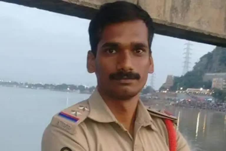 SI committed suicide by shooting his service revolver