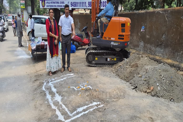 swastika sign on road