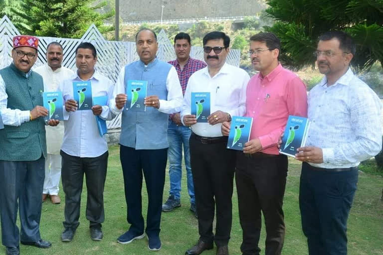 Jairam Thakur inaugurates poetry collection in kullu