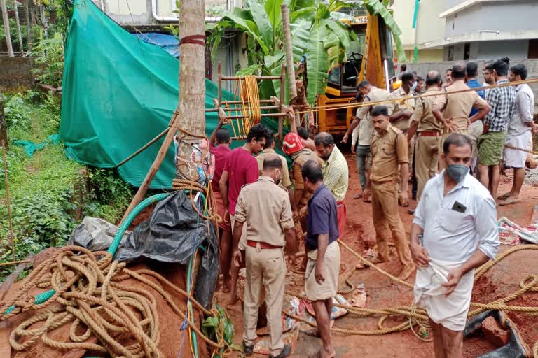 Kozhikode well collapsed worker from bihar trapped inside  Kozhikode well collapsed worker trapped  Pantheeramkavu well collapsed accident  Subhash from Bihar well accident  പന്തീരാങ്കാവ് കിണർ നിർമാണത്തിനിടെ അപകടം  കിണർ നിർമാണത്തിനിടെ മണ്ണിടിഞ്ഞു  മണ്ണിനടിയിൽപ്പെട്ട ബിഹാർ സ്വദേശിക്കായി തെരച്ചിൽ  കോഴിക്കോട് കിണർ നിർമാണത്തിനിടെ അപകടം  Kozhikode well collapsed worker trapped inside died  മണ്ണിനടിയിൽപ്പെട്ട ബിഹാർ സ്വദേശി മരിച്ചു  കിണർ നിർമാണത്തിനിടെ അതിഥി തൊഴിലാളി മരിച്ചു