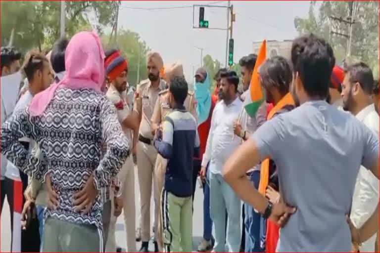 Youths block National Highway demanding employment