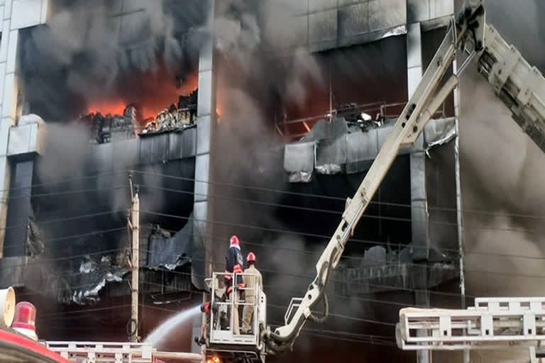 Illegal structures, scant regard for fire safety norms led to loss of lives in fires in Delhi