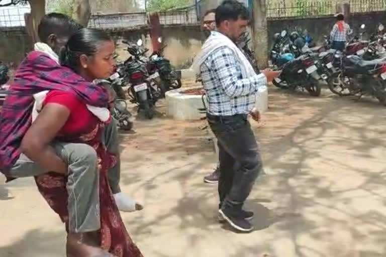 Jharkhand ailing poll worker reaches booth on wife back