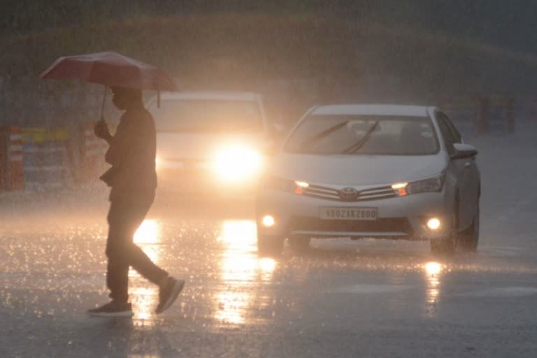 heavy rain kerala  government Intervention on heavy rain kerala  കേരളത്തിവല്‍ വരുന്ന രണ്ട് ദിവസം അതിശക്തമായ മഴ  ശക്തമായ മഴയില്‍ കേരളത്തില്‍ വന്‍ സുരക്ഷ