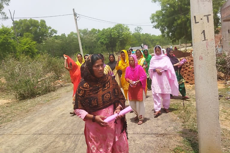 Women demanding votes for candidates by dancing and singing in Gram Panchayat elections