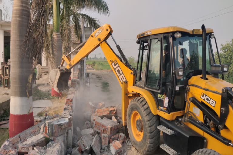 Bulldozer went to the house of the accused in Kashipur