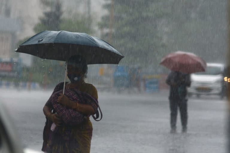 കേരളത്തില്‍ കനത്ത മഴ  കേരളം മഴ മുന്നറിയിപ്പ്  കേരളം ആറ് ജില്ലകളില്‍ ഓറഞ്ച് അലര്‍ട്ട്  മഴ കണ്‍ട്രോള്‍ റൂമുകള്‍ തുറന്നു  മലയോര തീര പ്രദേശങ്ങളില്‍ ജാഗ്രത  kerala rain updates  heavy rain continues in kerala  orange alert in 6 districts in kerala  24 hour control rooms opened in kerala