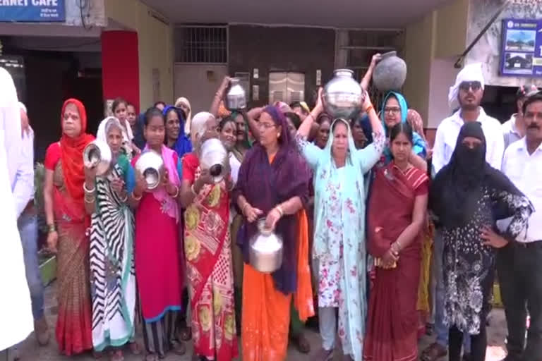 Water crisis in Bhopal people protest