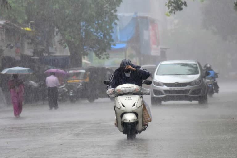 kerala heavy rain announced red alert  കേരളത്തില്‍ ശക്തമായ മഴ  കേരളത്തില്‍ അഞ്ച് ജില്ലകളില്‍ റെഡ് അലര്‍ട്ട്  red alert announced in five districts in kerala  kerala heavy rain instructions