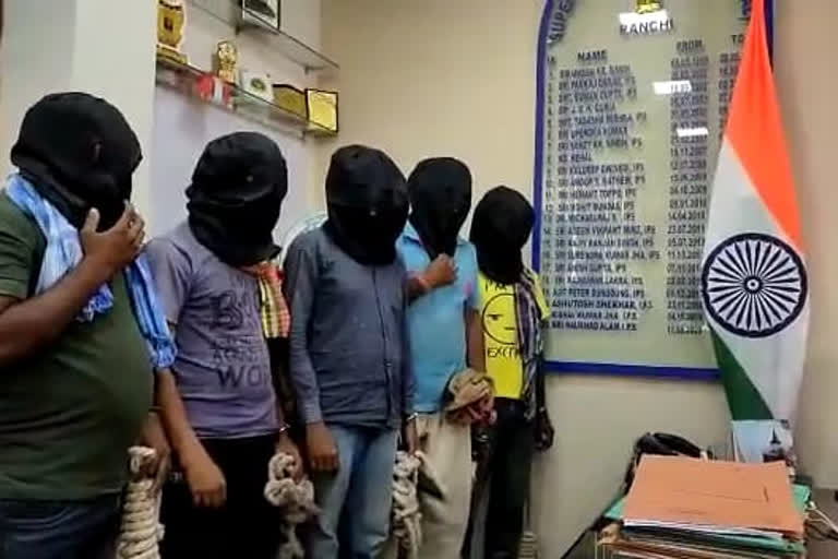 Five criminals arrested for stealing pipe of jal nal yojana