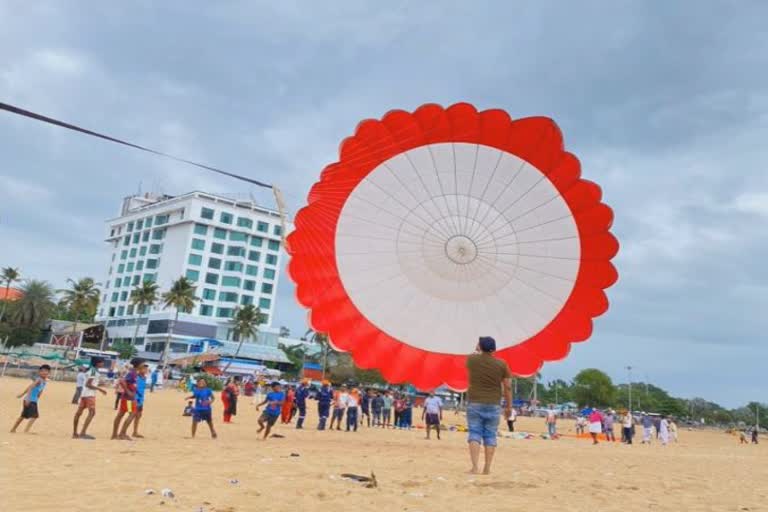 kites flew on Kollam beach  കൊല്ലം ബീച്ചില്‍ പട്ടങ്ങള്‍ ഉയര്‍ത്തി  കൊല്ലം ബീച്ചിലെ പട്ടങ്ങള്‍  ഫെഡറഷൻ ഓഫ് മലയാളി അസോസിയേഷൻ ഓഫ് അമേരിക്കാസ്  FOMAA  വൺ ഇന്ത്യ കൈറ്റ് ടീം