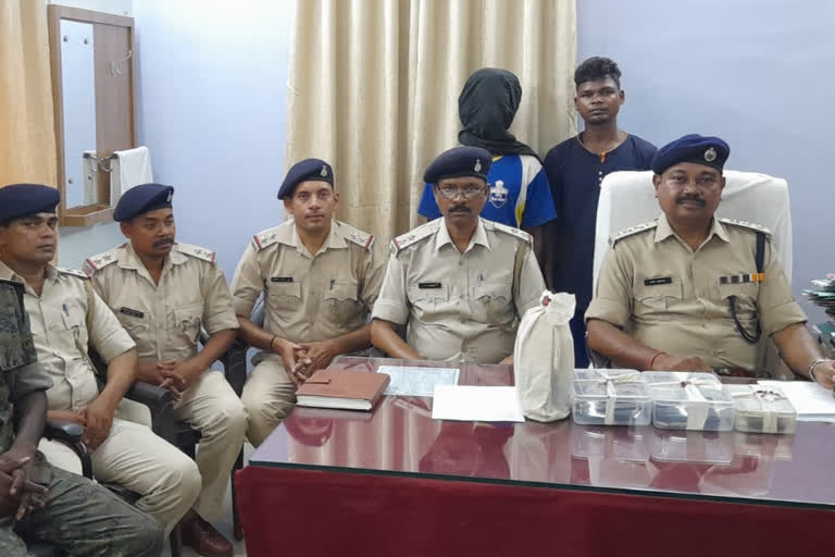 Two robbers arrested in Khunti
