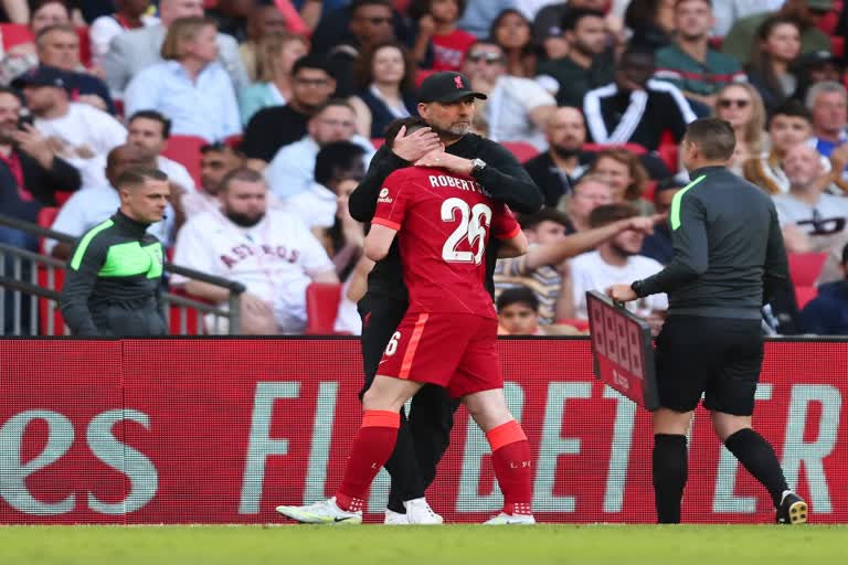 salah suffers injury during fa cup final vs Chelsea  വിട്ടൊഴിയാതെ ദൗർഭാഗ്യം സലായ്‌ക്ക് പരിക്ക് ലിവർപൂളിന് കനത്ത തിരിച്ചടി  സലായ്‌ക്ക് പരിക്ക്  mohmmed salah injury  liverpool  ucl final  champions league final  fa cup final  സലായെയും ലിവർപൂളിനെയും വിട്ടൊഴിയാത ദൗർഭാഗ്യം