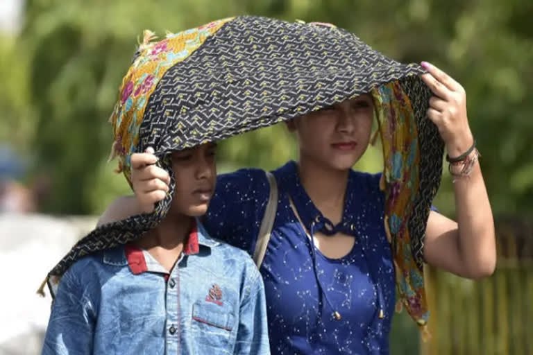 An intense heatwave scorched parts of north India on Sunday with places in Delhi and Uttar Pradesh recording 49 degrees Celsius and above while the weather office has warned of heavy rainfall across Kerala and sounded a red alert for five districts