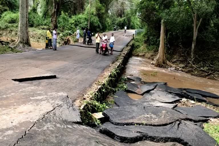 சிக்கள்ளி தரைப்பாலத்தில் காட்டாற்று வெள்ளம் - பாலம் கட்ட மாணவர்கள் கோரிக்கை!