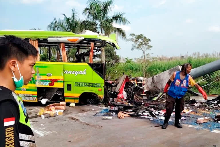 indonesia bus accident