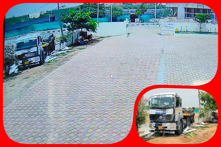 Lorry Accident At Uravakonda