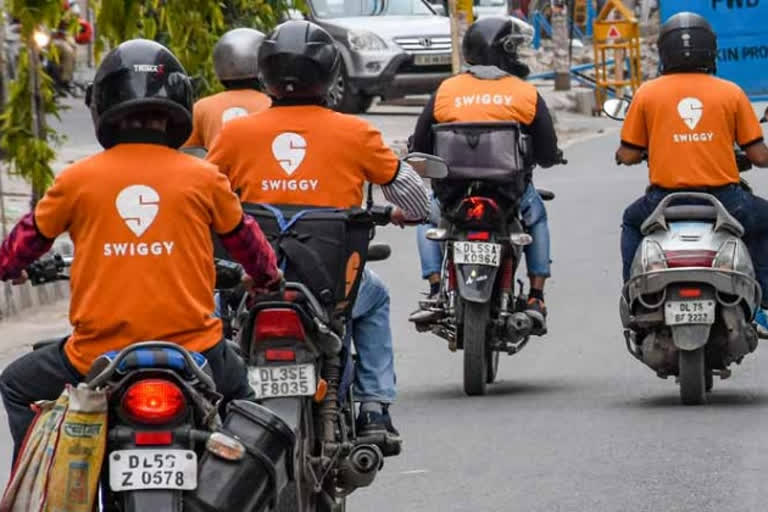 Swiggy Food delivery boys agitation in Vijayawada