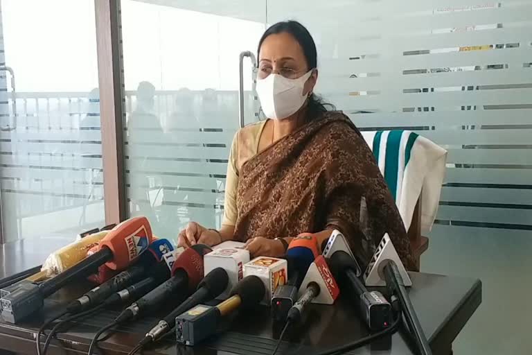 Health Minister Veena George told should be exercised against dengue and leptospirosis  ഡെങ്കിപ്പനി എലിപ്പനി എന്നിവയ്ക്കെതിരെ ജാഗ്രത വേണം  നിര്‍ദേശവുമായി വീണ ജോര്‍ജ്  ഡെങ്കിപ്പനി പകരുന്നു  എലിപ്പനി വ്യാപകം  വാര്‍ത്താസമ്മേളനം  വാര്‍ത്താസമ്മേളനത്തില്‍ വീണ ജോര്ജ് നിര്‍ദേശം നല്‍കി  ഡെങ്കിപ്പനി എലിപ്പനി എന്നിവയ്ക്കെതിരെ ജാഗ്രത വേണം