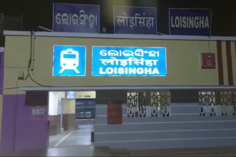 ଟ୍ରେନ ଉପରେ ଚଢ଼ି ସେଲ୍ଫି ନେବା ହେଲା କାଳ, ଦୁଇ ଯୁବକ ଗୁରୁତର