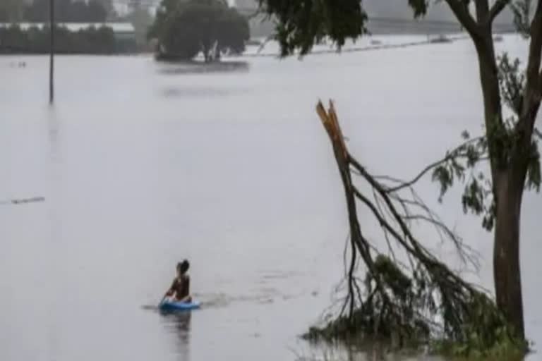 Flood at Assam  Dima Hasao cut from rest of state  New Haflong Railway Station inundated  അസമില്‍ വെള്ളപ്പൊക്കം  വെള്ളപ്പൊക്കത്തില്‍ രണ്ട് പേര്‍ മരിച്ചു  അസമില്‍ 2 ലക്ഷം പേരെ മാറ്റി പാര്‍പ്പിച്ചു  ഗുവാഹത്തിയില്‍ മഴക്കൊടുതി