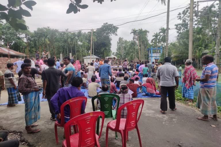 Tufanganj Locals Road Block