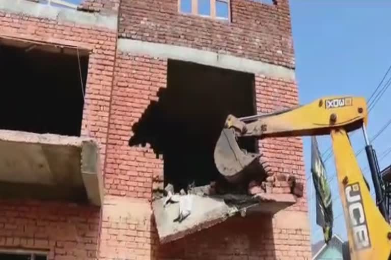 lcma-conducts-demolition-drive-in-various-srinagar-areas