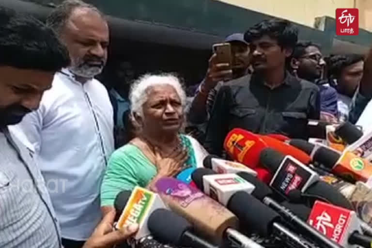 பேரறிவாளன் விடுதலை: மகிழ்ச்சி வெள்ளத்தில் அற்புதம்மாள்